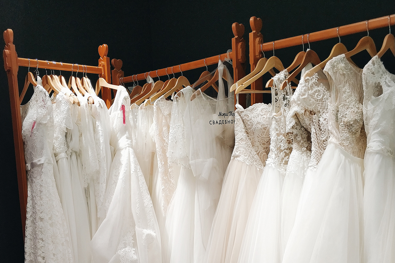 複数のウェディングドレス